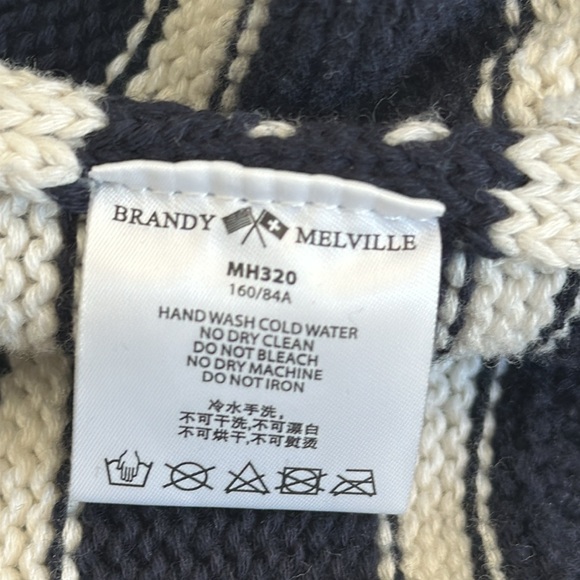 Brandy Melville sweater. - Picture 3 of 4